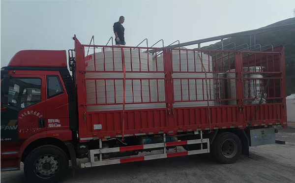 陇西立式运输桶安排发货现场